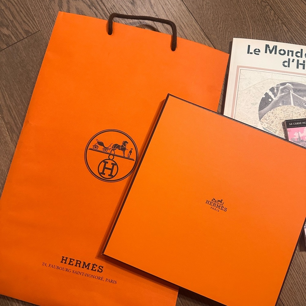 Hermes Gift Box with Ribbon - Picture 4 of 4